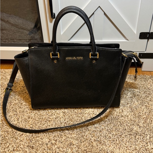 MICHAEL MICHAEL KORS Women's Selma Medium Top Zip Satchel - Black - Picture 4 of 10